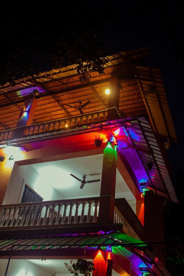 Bonds Hostel แคนโดลิม ภายนอก รูปภาพ