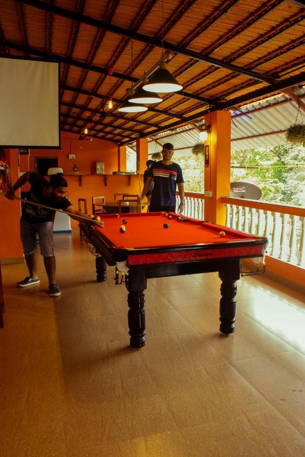 Bonds Hostel แคนโดลิม ภายนอก รูปภาพ