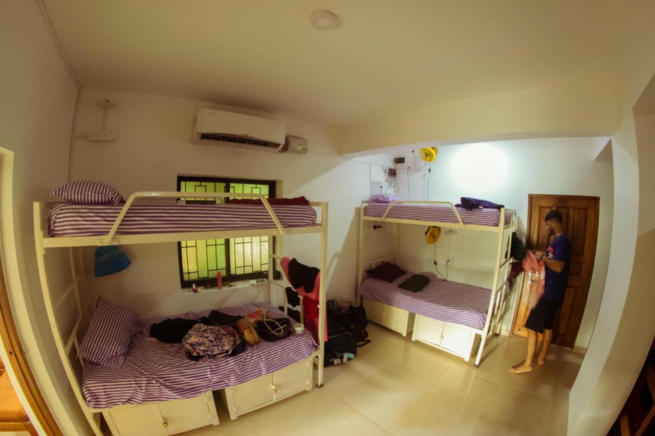 Bonds Hostel แคนโดลิม ภายนอก รูปภาพ