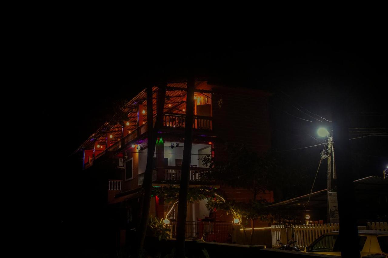 Bonds Hostel แคนโดลิม ภายนอก รูปภาพ