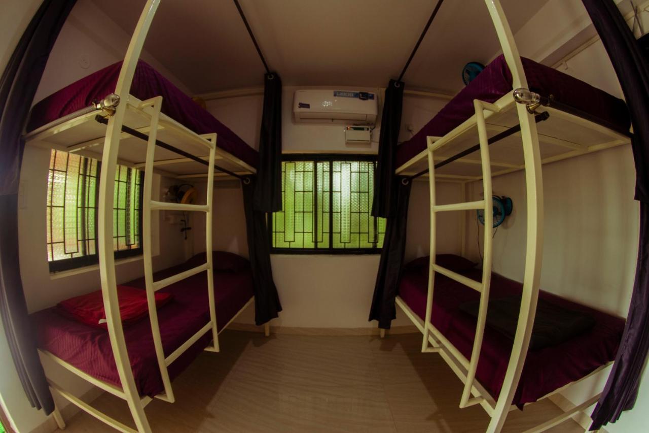 Bonds Hostel แคนโดลิม ภายนอก รูปภาพ