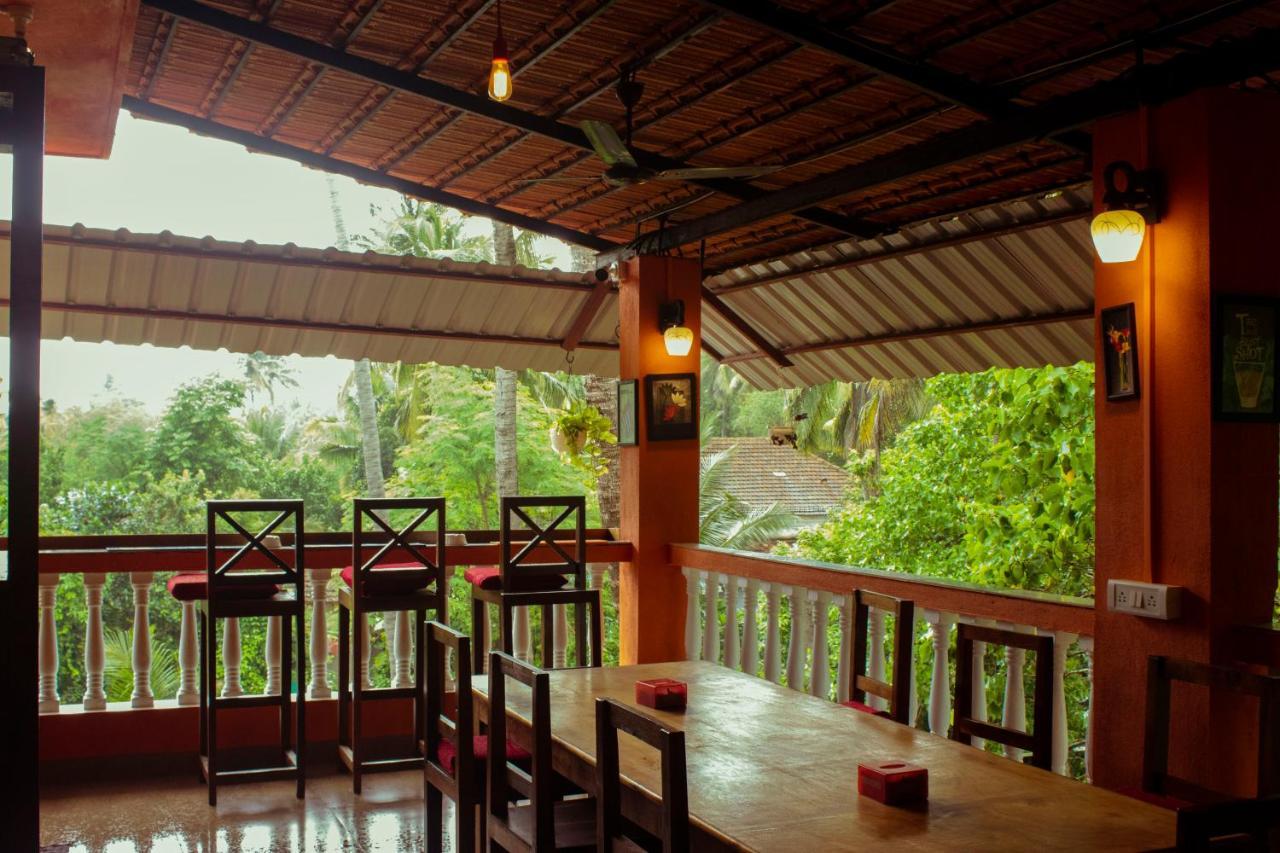 Bonds Hostel แคนโดลิม ภายนอก รูปภาพ
