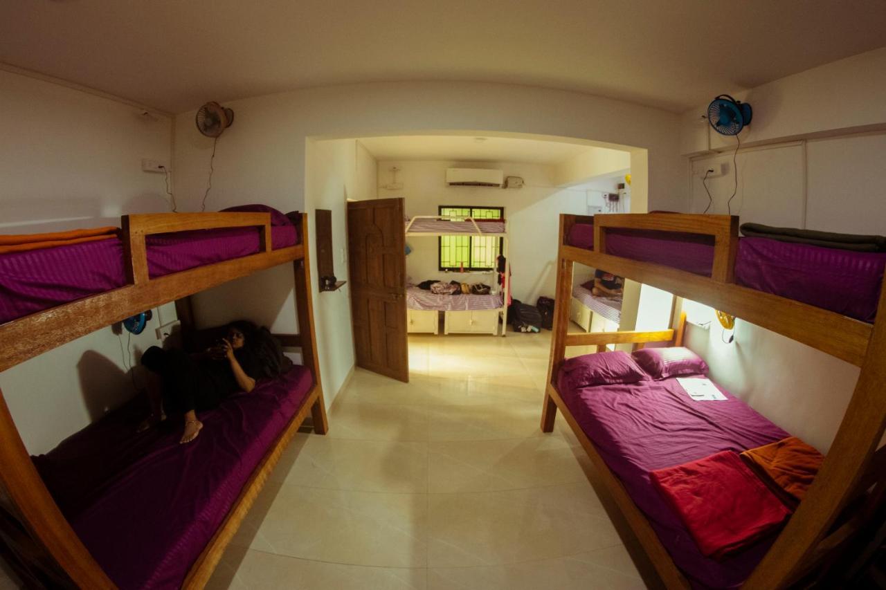 Bonds Hostel แคนโดลิม ภายนอก รูปภาพ