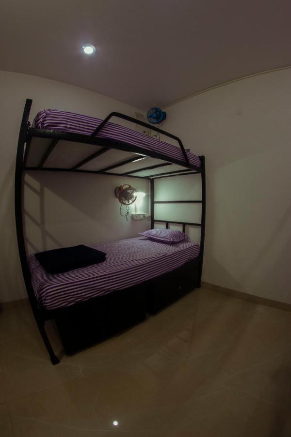 Bonds Hostel แคนโดลิม ภายนอก รูปภาพ
