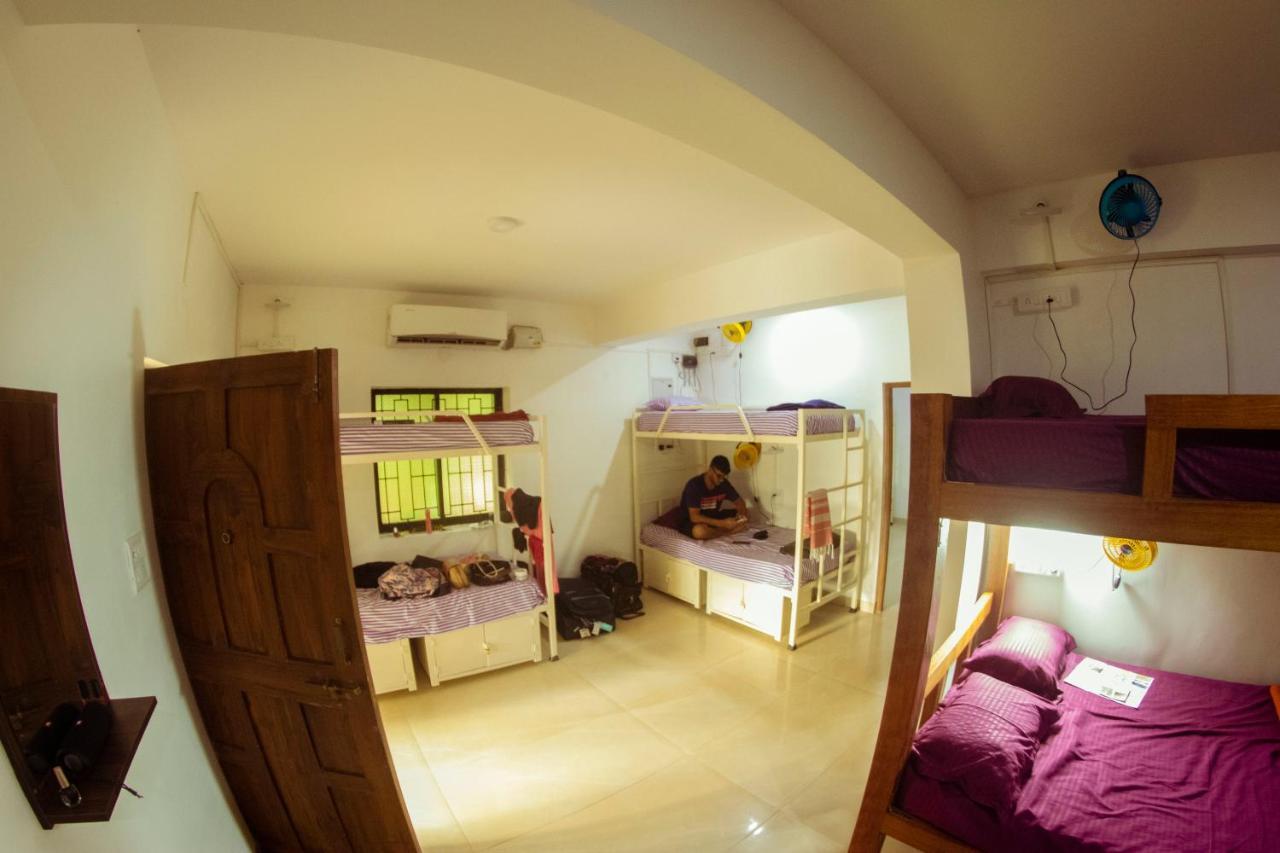 Bonds Hostel แคนโดลิม ภายนอก รูปภาพ