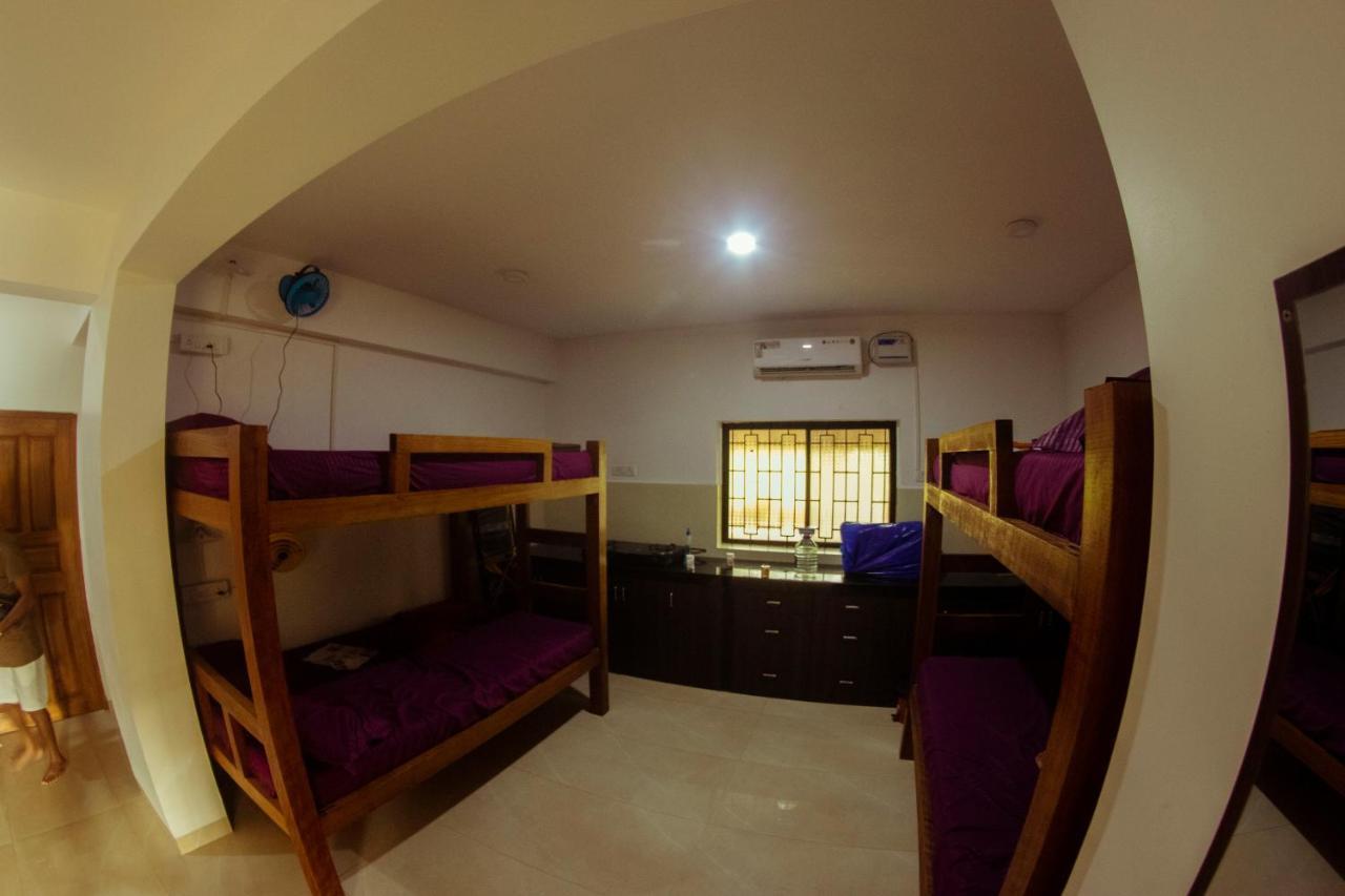 Bonds Hostel แคนโดลิม ภายนอก รูปภาพ