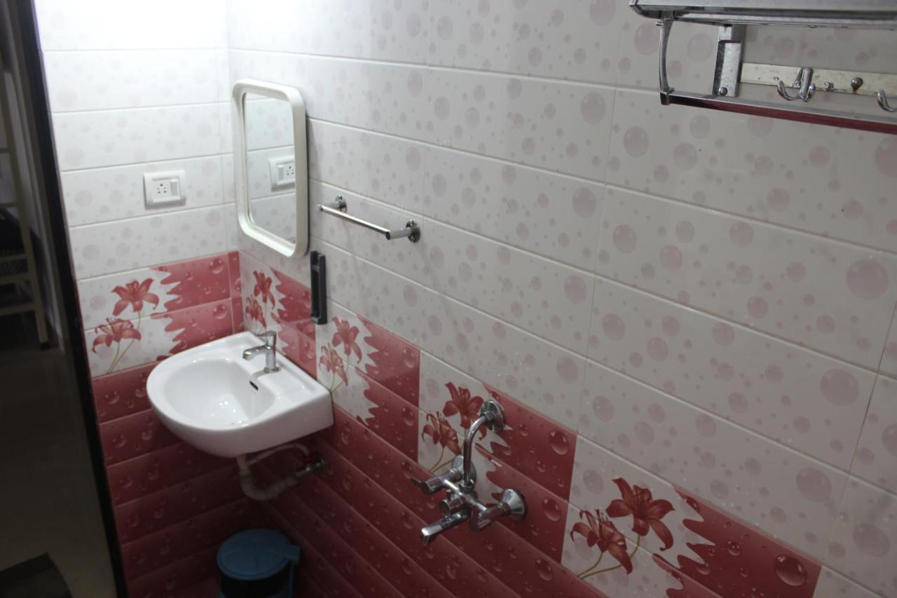 Bonds Hostel แคนโดลิม ภายนอก รูปภาพ