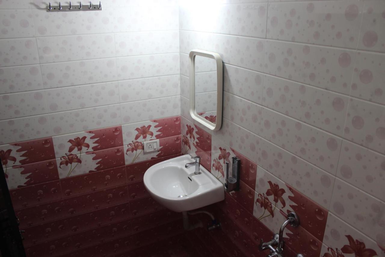 Bonds Hostel แคนโดลิม ภายนอก รูปภาพ
