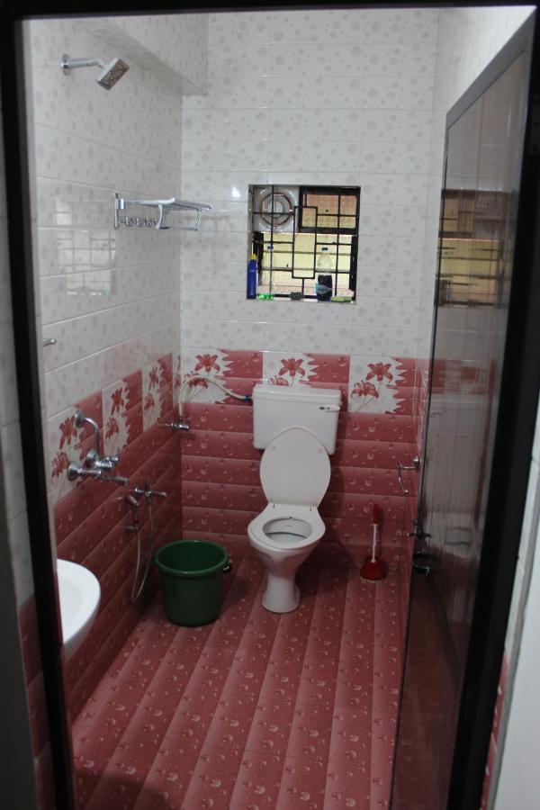 Bonds Hostel แคนโดลิม ภายนอก รูปภาพ